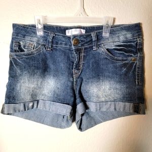 Women's No Boundaries Size 11 Jean Shorts